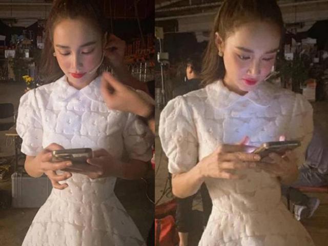 Đời sống Showbiz - Nhã Phương lộ ảnh chụp camera thường, vòng eo "siêu nhỏ" đến khó tin