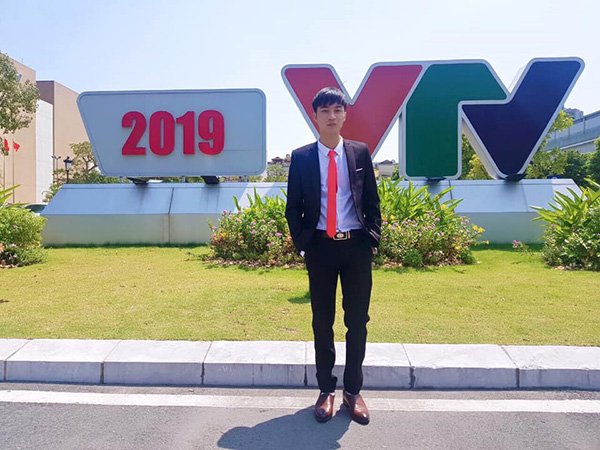 Thầy Thuận tham dự buổi livesteam chia sẻ kiến thức do VTV tổ chức