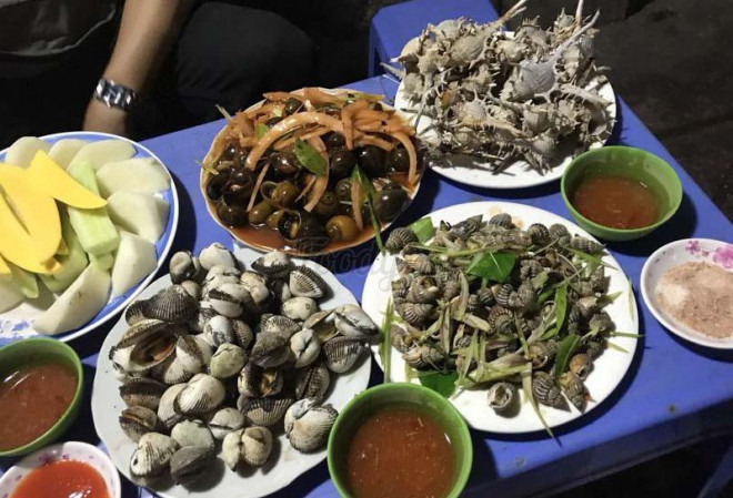 Du lịch Hạ Long: Ăn gì vừa ngon vừa rẻ? - 7