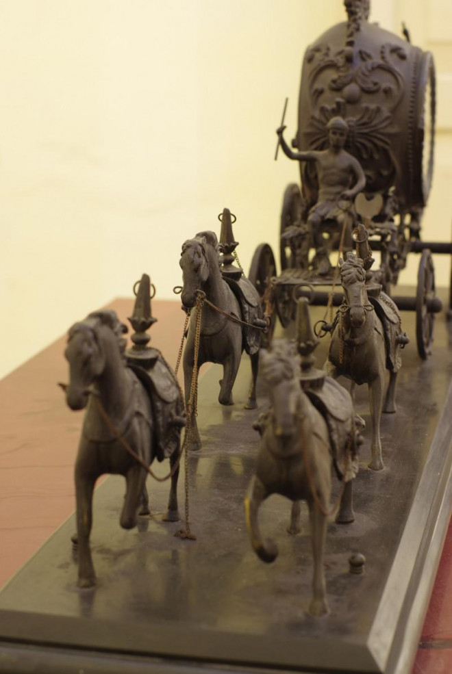 Các đồ vật trang trí trong gian phòng của ngôi nhà.