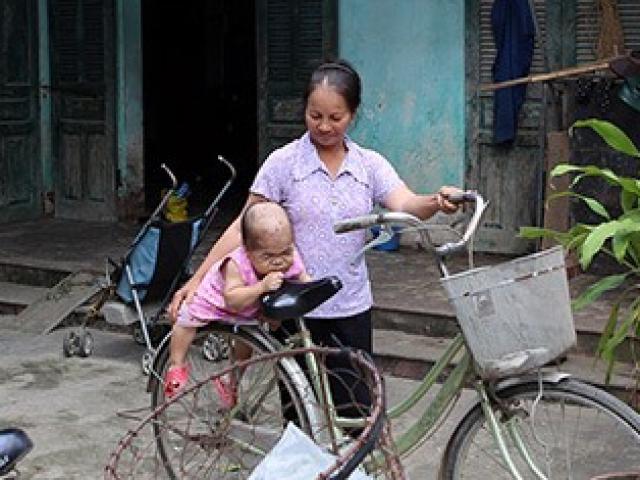 "Món quà" bất ngờ từ nước ngoài đến với cô gái nuôi hơn 30 năm không lớn