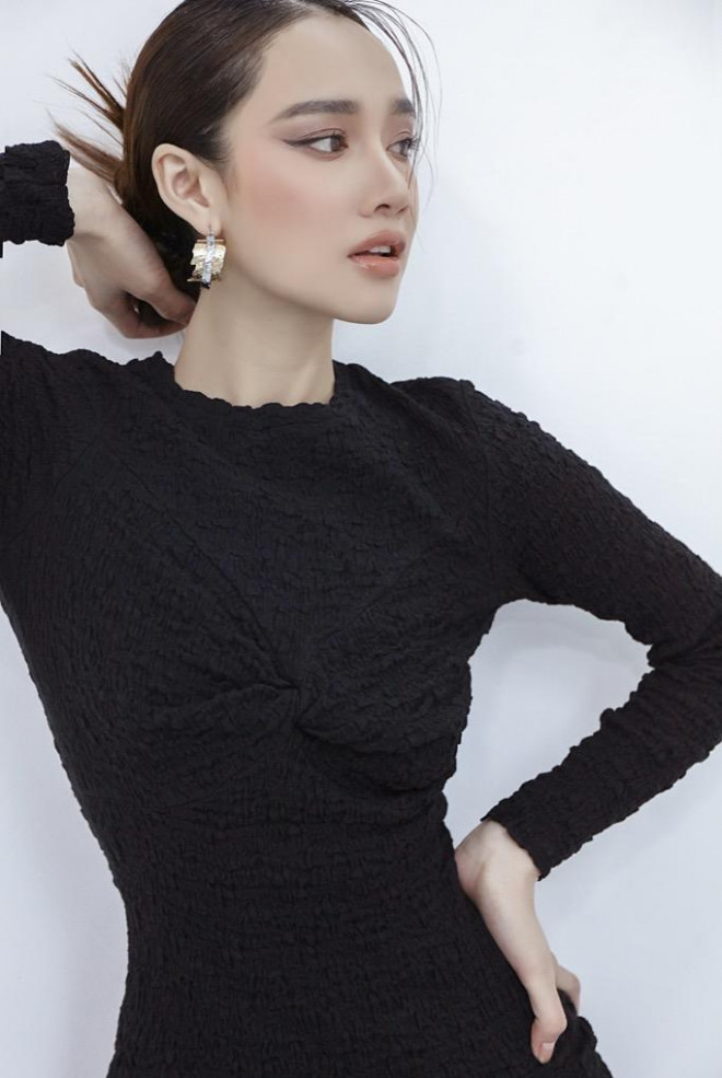 Nhã Phương rũ bỏ nét mong manh, "lột xác" mạnh mẽ ấn tượng với phong cách menswear - 1