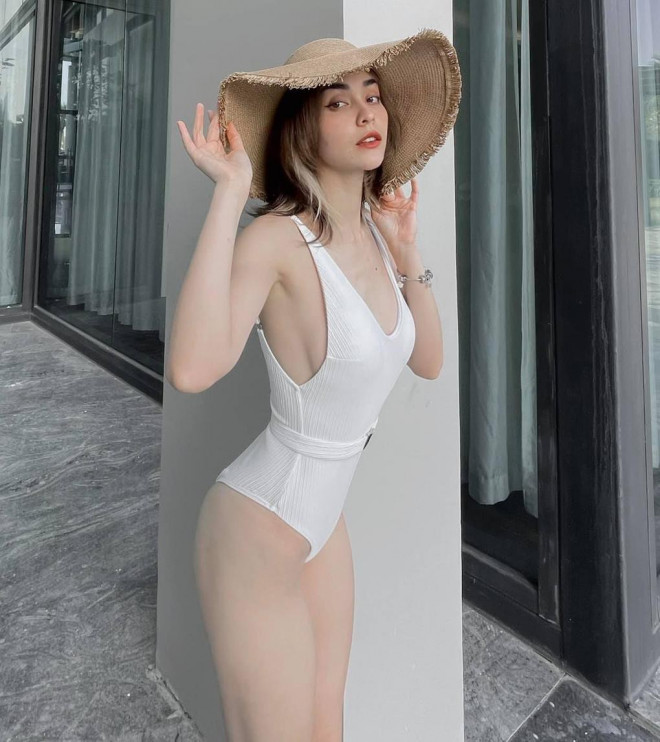 Chán khoe ngực đầy, sao Việt chuyển sang diện bikini khoét cao, khoe chân dài nóng bỏng - 1