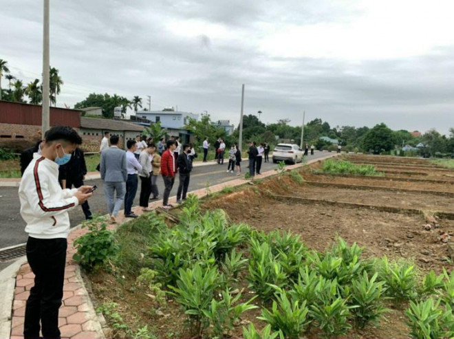 Tấp nập nhà đầu tư tìm kiếm cơ hội đầu tư ở khu vực vùng ven quy hoạch đô thị vệ tinh Hòa Lạc.