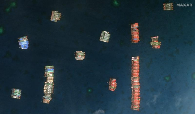 Hình ảnh vệ tinh chụp các tàu Trung Quốc tại khu vực đá Ba Đầu hôm 23-3. Ảnh: MAXAR TECHNOLOGIES