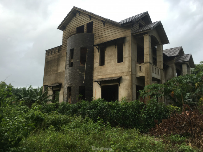 Vấn đề của Nhơn Trạch là thiếu hạ
tầng kết nối với TPHCM. Do đó, cần đẩy nhanh việc xây cầu Cát Lái.
Xa hơn là khi hệ thống đường cao tốc Long Thành-Bến Lức, vành đai 3
Tân Vạn-Nhơn Trạch và cầu cảng Phước An nối Vũng Tàu phải đi vào
hoạt động thì mới kéo dân về ở được. Còn hiện tại, Nhơn Trạch như
một ốc đảo.