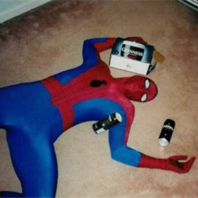"Người nhện" cũng say xỉn như người thường thôi.
