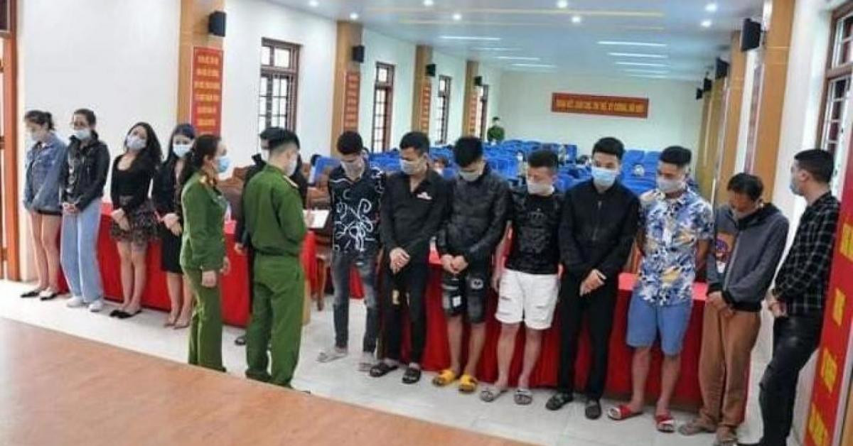 Pháp luật - 20 cô gái thác loạn ma tuý cùng hàng chục nam giới trong quán karaoke