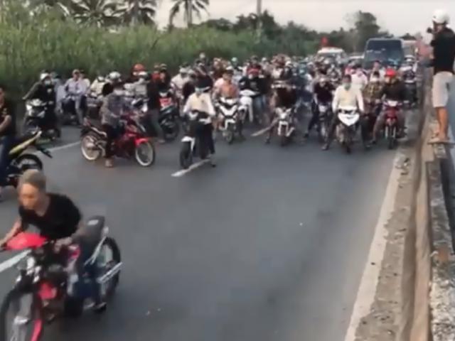 Pháp luật - Gần 100 “quái xế” chặn Quốc lộ 1 để chạy xe một bánh, so kè tốc độ “bàn thờ"