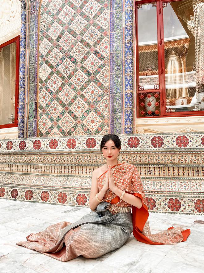 Cô cho biết, cuộc sống làm dâu bên Thái vô cùng vui vẻ, thoải mái. Nhờ cuộc sống dư dả, Angela Chu thường xuyên có những chuyến du lịch sang chảnh.