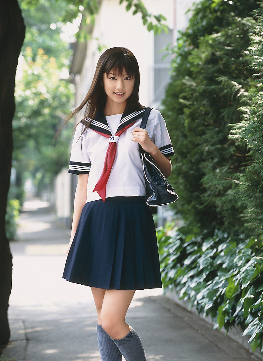 Lật tẩy chiêu thức ăn gian của nữ sinh Nhật để mặc váy ngắn đến trường