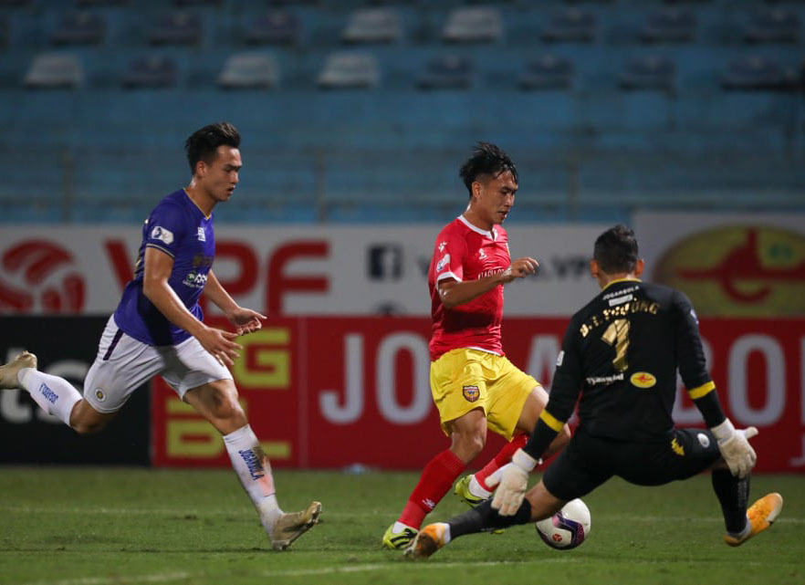 Hà Nội FC bị bắt bài, HLV Chu Đình Nghiêm chờ Quang Hải đột phá ở biên - 1