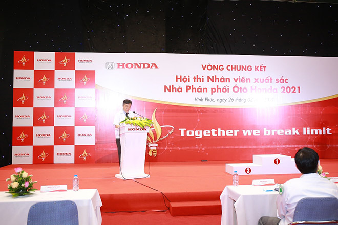 Ông Keisuke Tsuruzono, Tổng Giám đốc Công ty Honda Việt Nam phát biểu tại Hội thi
