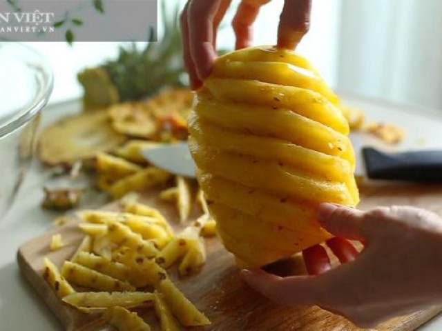 Ẩm thực - Bày cách gọt dứa hoàn hảo mà không cần dao chuyên dụng