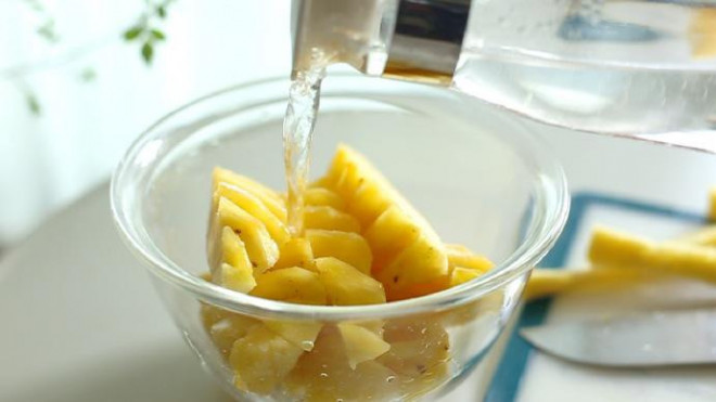 Bày cách gọt dứa hoàn hảo mà không cần dao chuyên dụng - 6