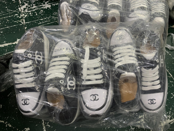 Giày dép nhái thương hiệu nổi tiếng, đã được bảo hộ tại Việt Nam.