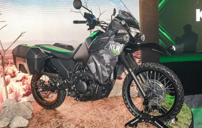 2022 Kawasaki KLR 650: Chiến mã phượt tầm trung cực dẻo dai - 7