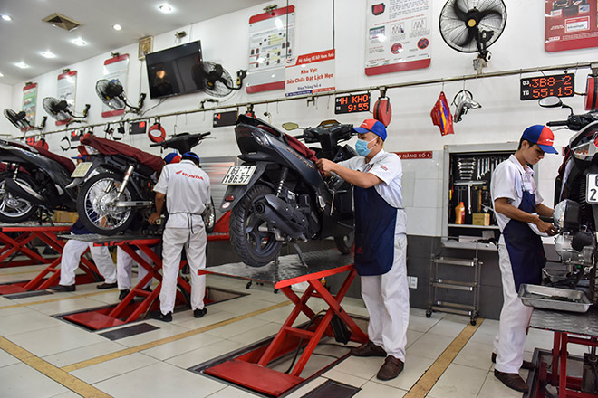 Đem xe đi bảo dưỡng là cách để bóp tiền không bị vơi