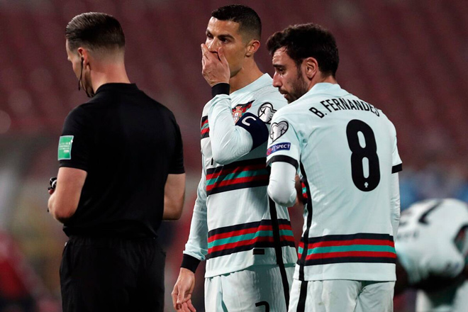 Ronaldo đang bị dồn nén sau khi không được công nhận bàn thắng trong trận đấu với Serbia