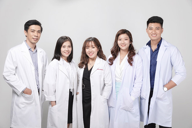 ViSkin còn được biết đến với mô hình thăm khám da online hiện đại, nhanh chóng với đội ngũ bác sĩ, chuyên viên nhiều kinh nghiệm