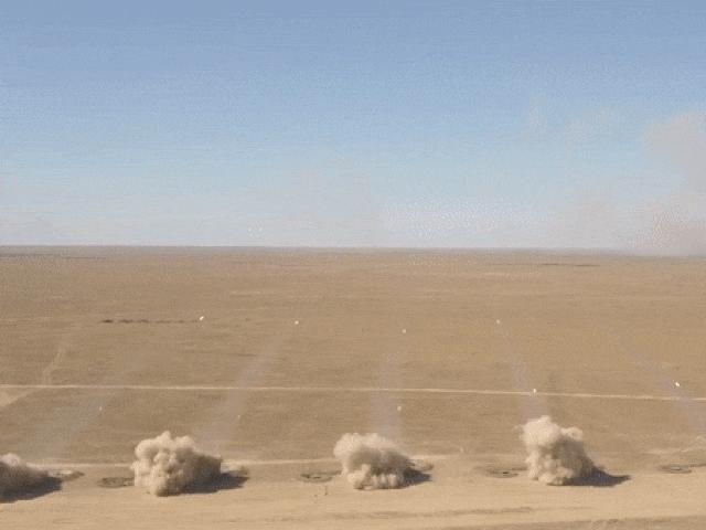 Media - Pháo phản lực BM-21 Grad dội "mưa rocket"