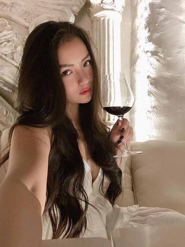 &#34;Tôi cũng có bằng pha rượu hợp pháp có thể đi làm bartender tại New York, làm tình nguyện viên từ thiện cho một tổ chức phi chính phủ, thu âm và phát hành album với nhà sản xuất âm nhạc của những nghệ sĩ hàng đầu như Madona, Kelly Clarkson…&#34;.
