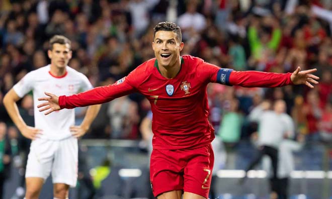 Ronaldo cantó Bồ Đào Nha: Dứt điểm tinh tế, tiến sát kỷ lục mọi thời đại