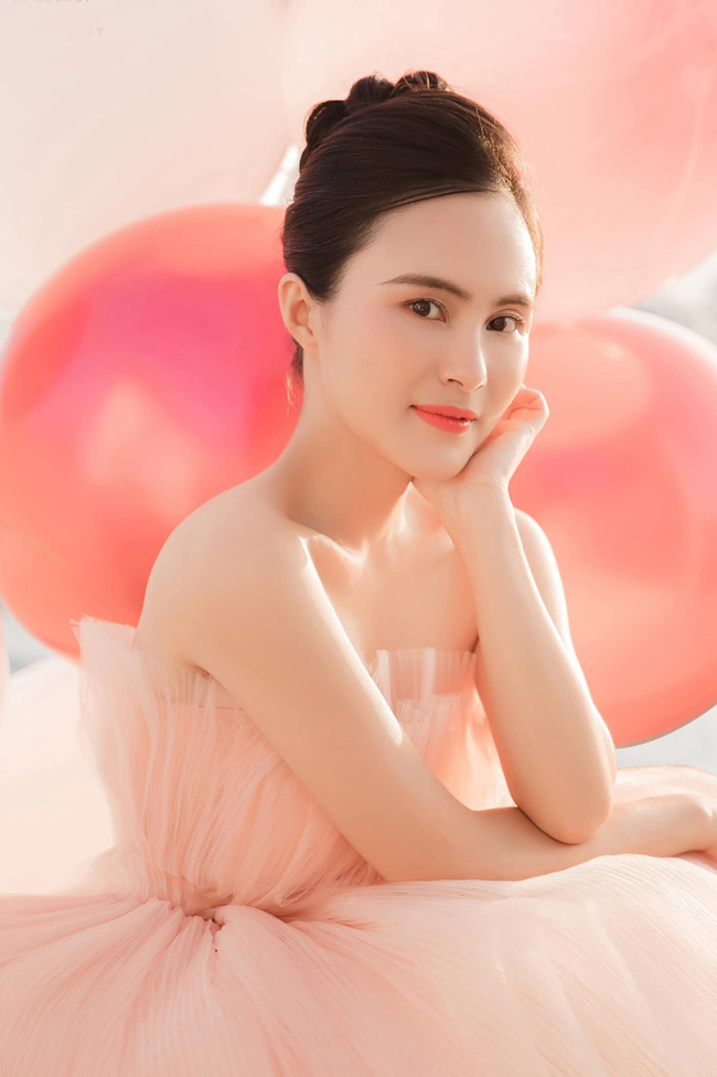 Huyền Trang ở tuổi 32 vẫn tự tin làm mẫu ảnh cho chính studio ảnh cưới của mình.&nbsp;
