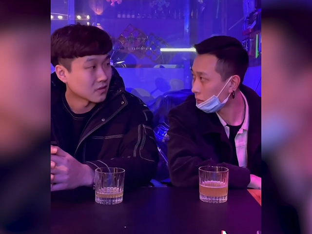 Video Clip Cười - Cô gái muốn độn thổ khi bạn thân hẹn đi ăn với hai người yêu cũ cùng lúc