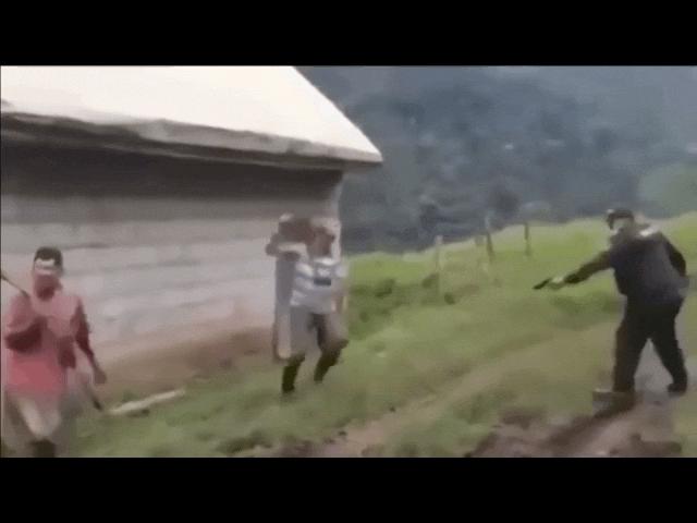 Thế giới - Video: Nông dân Colombia cầm mã tấu đòi chém cảnh sát và cái kết