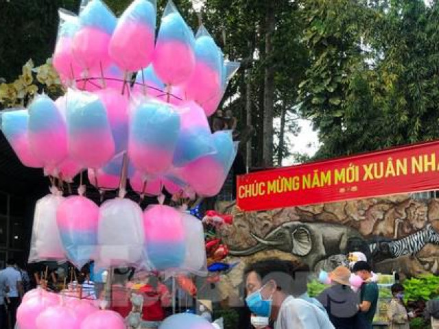 Thị trường - Tiêu dùng - Chợ vắng, khu vui chơi đông nghẹt dịp nghỉ lễ