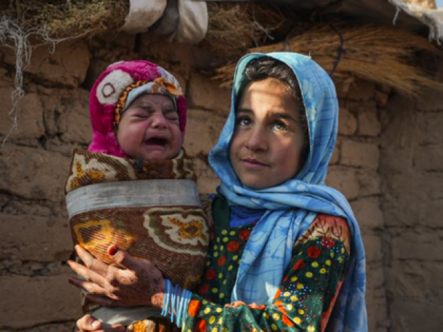 Thế giới - Afghanistan: Nhiều gia đình tuyệt vọng bán cả con để có miếng ăn