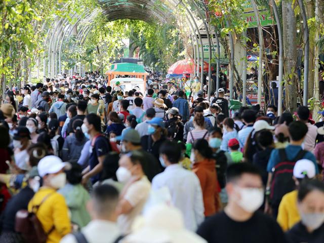 Tin tức trong ngày - Nghìn người chen chân ở Thảo Cầm Viên ngày đầu năm
