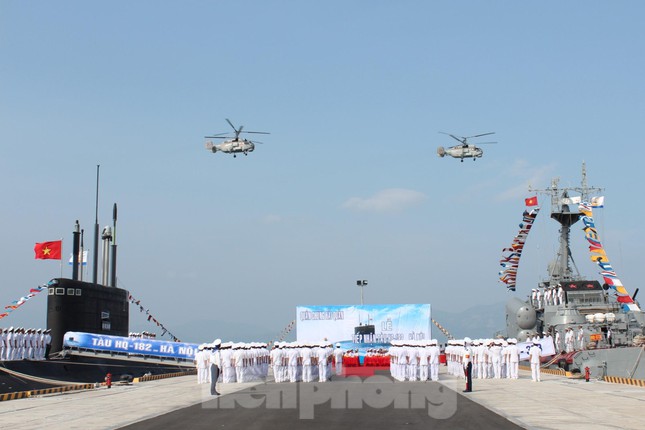 Quang cảnh Lễ tiếp nhận Tàu ngầm 182 - Hà Nội tại Quân cảng Cam Ranh