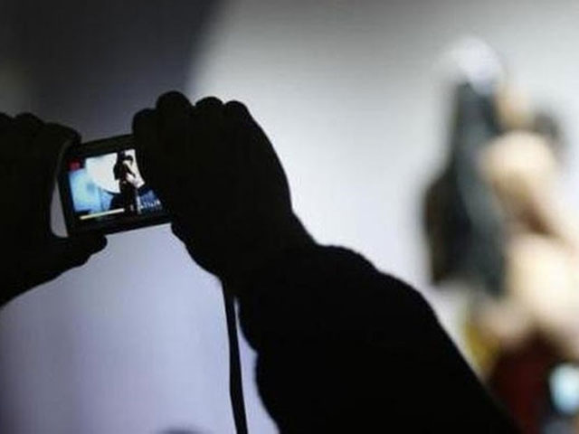 Pháp luật - Ham làm ca sĩ, thiếu nữ bị tống tiền bằng hình ảnh nhạy cảm