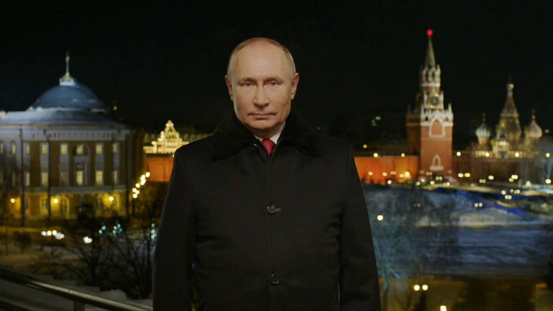 Ông Putin xuất hiện trên truyền hình trong bài phát biểu mừng năm mới 2022 (ảnh: RT)