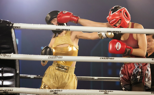 Bạn trai bế bổng Vũ Ngọc Anh ăn mừng chiến thắng boxing ở hạng cân 50 - 2