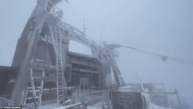 Nguyên nhân sự cố do thời tiết gây ra băng giá. Ảnh: Twitter