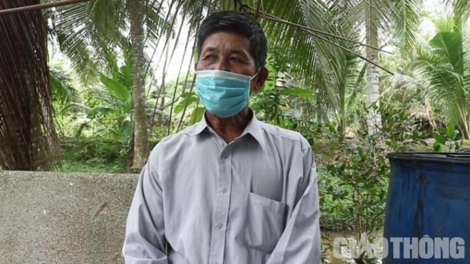 Ông Lê Văn Vịnh đang kể lại sự việc.