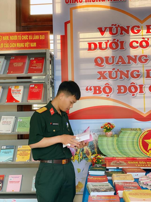 Nam sinh Đại học Vinh là Đảng viên có nhiều thành tích trong hoạt động Đoàn - Hội - 4