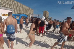 Tranh vui - Các người đẹp "sấp mặt" với những màn thể hiện thảm họa