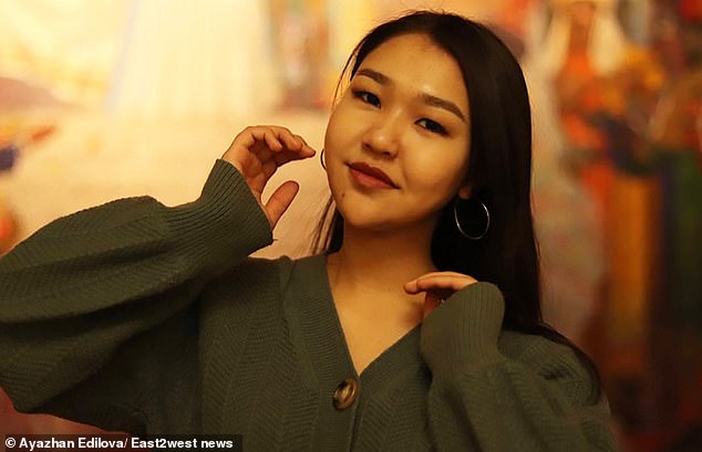 Ayazhan Edilova là sinh viên ngành thiết kế thời trang.