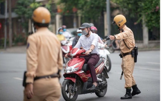 Nghị định 123 tăng xử phạt các lỗi vi phạm giao thông của người đi xe mô tô, xe gắn máy.