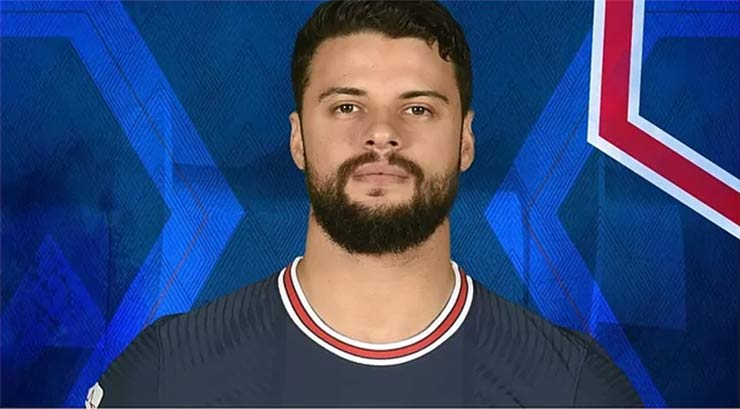 Elohim Prandi, hậu vệ trái của đội bóng ném PSG (Pháp) vừa bị côn đồ đâm trọng thương đêm giao thừa