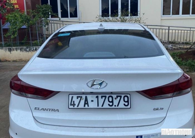 Chủ xe Hyundai Elantra thừa nhận gắn biển giả để chụp hình, câu view. Ảnh: N.H