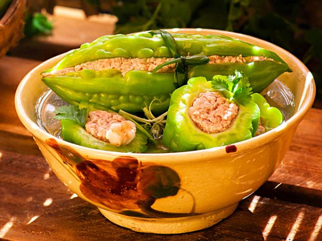 Ẩm thực - Bí quyết nấu canh khổ qua nhồi thịt không bị đắng, trẻ em cũng ăn được