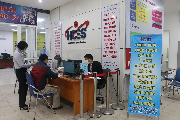 Trung tâm dịch vụ Việc làm Hà Nội liên tục tổ chức các phiên giao dịch việc làm trực tuyến để kết nối các doanh nghiệp với người lao động trong bối cảnh dịch bênh.