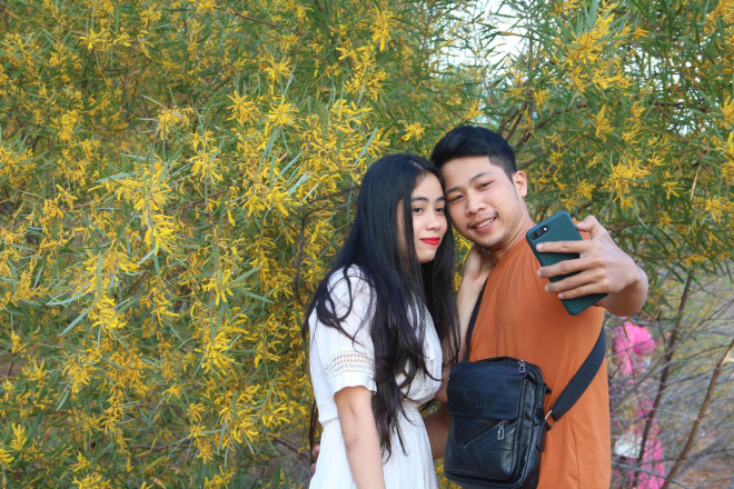 Rất đông bạn trẻ tìm đến đây để chụp ảnh ngày đầu năm