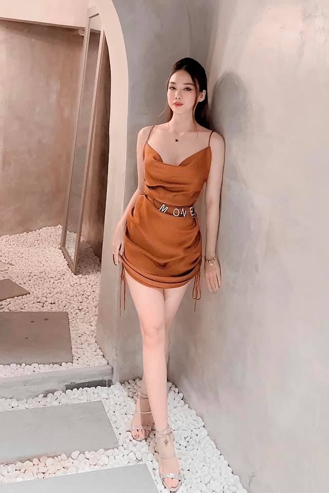 Ở ngoài đời, Ngọc Mai gây ấn tượng bởi nhan sắc xinh đẹp cùng gu mặc quyến rũ, tôn đường cong nữ tính.