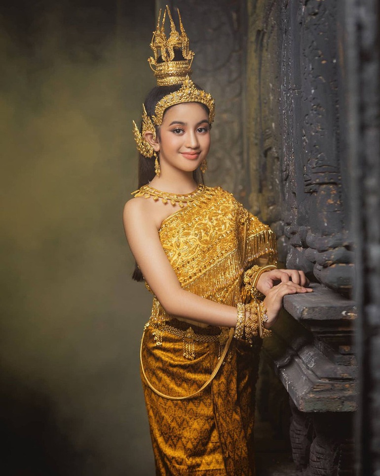 Norodom Jenna là tiểu công chúa của Campuchia, nổi "rần rần" trên mạng xã hội vì quá xinh và tài năng.